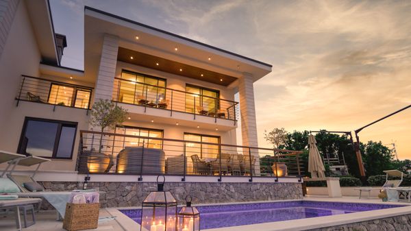 Villa Marconica pokraj plaže s pogledom na more i bazenom na Krku