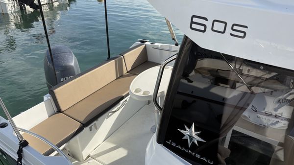Moderne Ferienwohnung Lacrima 1 mit Motorboot in der Villa mit Pool auf Krk