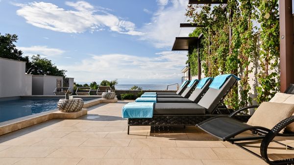 Villa Prova 2 direkt am Strand mit Innen- und Außenpool auf Krk