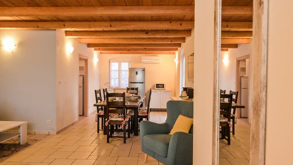 Villa Kras s bazenom i velikim dvorištem u tihom okruženju na Krku