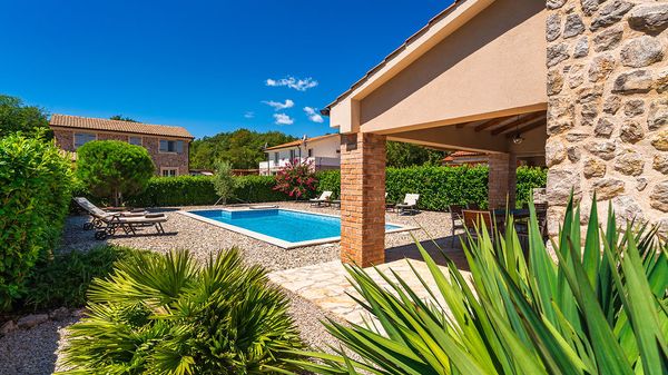 Bezaubernde Villa Pepina mit rustikalem Hauch und Pool auf Krk