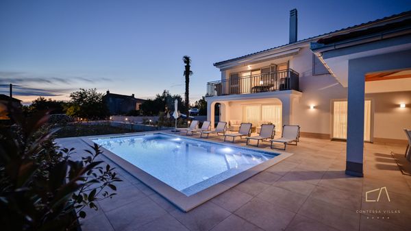 Elegantna Villa Palma s bazenom