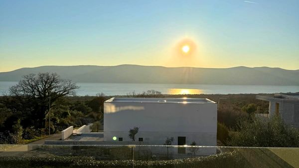 Moderna Villa Viktorija s pogledom na more i bazenom na Krku