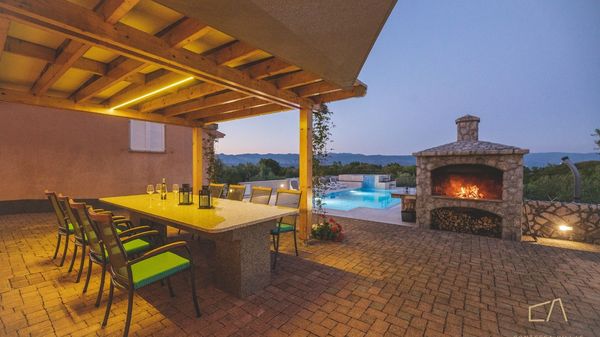Villa Jele s bazenom i konobom u mirnom okruženju na Krku