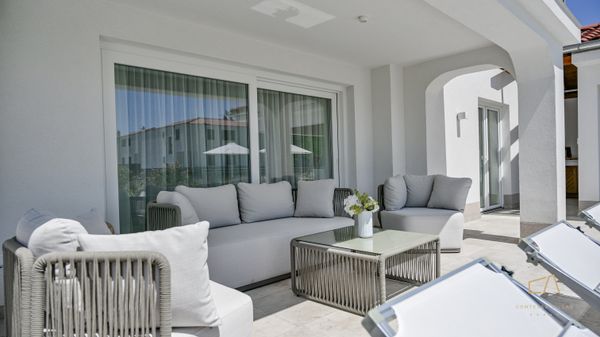 Elegantna Villa Palma s bazenom