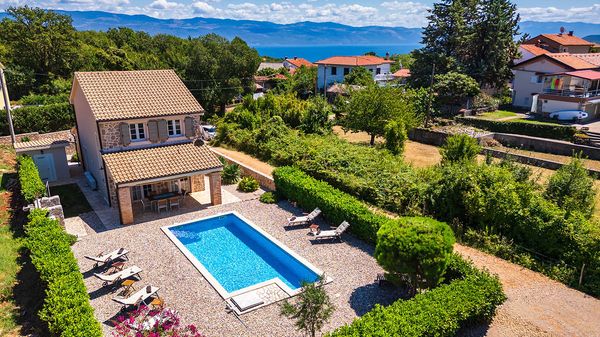 Bezaubernde Villa Pepina mit rustikalem Hauch und Pool auf Krk