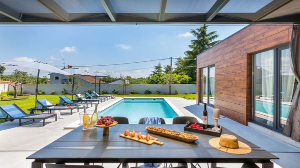 Villa Alomarie - Idilična vila s 3 spavaće sobe u blizini Rovinja, s bazenom, saunom i jacuzzijem