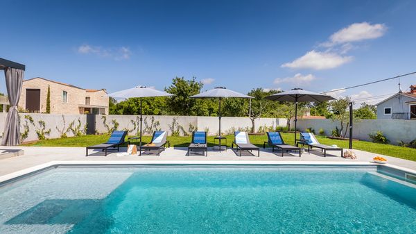 Villa Alomarie - Idilična vila s 3 spavaće sobe u blizini Rovinja, s bazenom, saunom i jacuzzijem