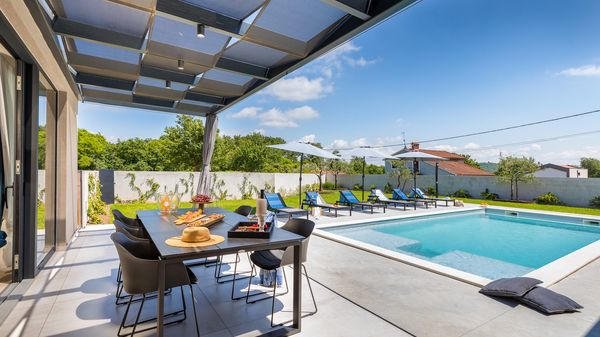 Villa Alomarie - Idilična vila s 3 spavaće sobe u blizini Rovinja, s bazenom, saunom i jacuzzijem