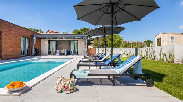 Villa Alomarie - Idilična vila s 3 spavaće sobe u blizini Rovinja, s bazenom, saunom i jacuzzijem