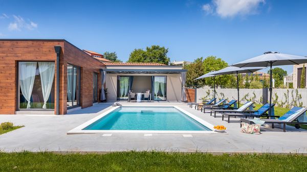 Villa Alomarie - Idilična vila s 3 spavaće sobe u blizini Rovinja, s bazenom, saunom i jacuzzijem