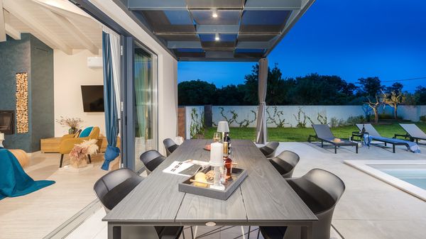 Villa Alomarie - Idilična vila s 3 spavaće sobe u blizini Rovinja, s bazenom, saunom i jacuzzijem