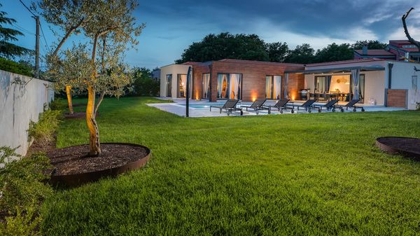 Villa Alomarie - Idilična vila s 3 spavaće sobe u blizini Rovinja, s bazenom, saunom i jacuzzijem