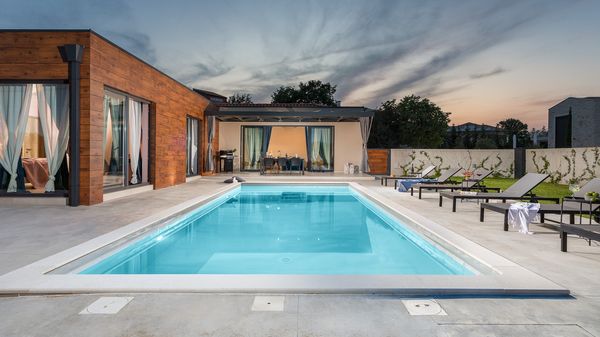 Villa Alomarie - Idilična vila s 3 spavaće sobe u blizini Rovinja, s bazenom, saunom i jacuzzijem