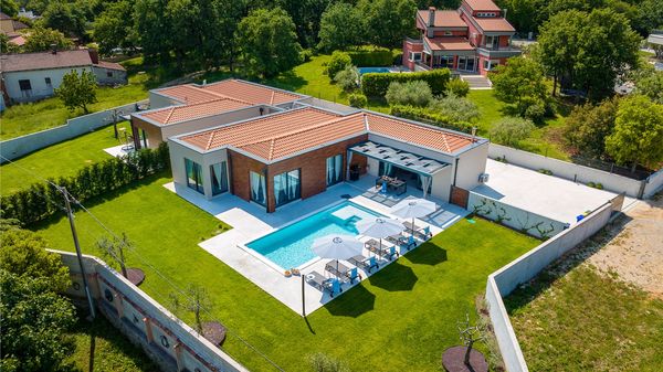 Villa Alomarie - Idilična vila s 3 spavaće sobe u blizini Rovinja, s bazenom, saunom i jacuzzijem
