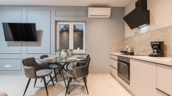 Moderne Ferienwohnung Lacrima 1 in der Villa mit Pool auf Krk