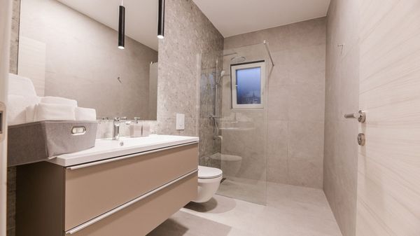 Moderne Ferienwohnung Lacrima 1 in der Villa mit Pool auf Krk
