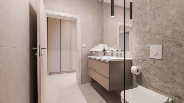 Moderne Ferienwohnung Lacrima 1 in der Villa mit Pool auf Krk