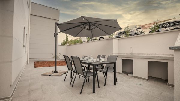 Moderne Ferienwohnung Lacrima 1 in der Villa mit Pool auf Krk