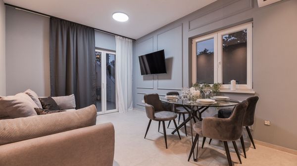 Moderne Ferienwohnung Lacrima 1 in der Villa mit Pool auf Krk