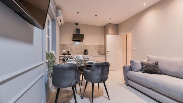 Moderne Ferienwohnung Lacrima 1 in der Villa mit Pool auf Krk