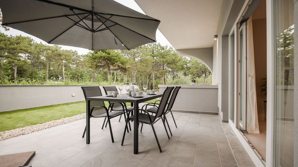 Moderan apartman Lacrima 2 u vili s bazenom na otoku Krku