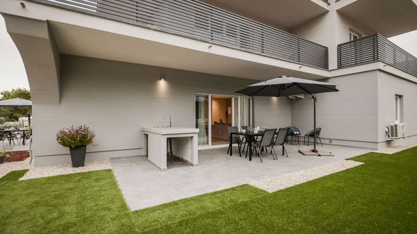 Moderan apartman Lacrima 2 u vili s bazenom na otoku Krku