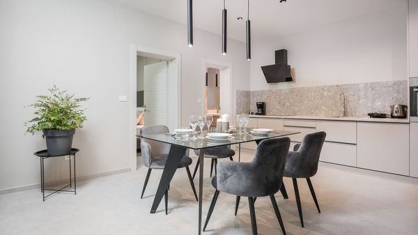 Moderan apartman Lacrima 2 u vili s bazenom na otoku Krku