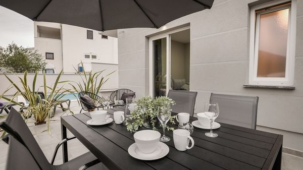 Moderne Ferienwohnung Lacrima 3 in der Villa mit Pool auf Krk