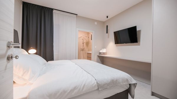 Moderne Ferienwohnung Lacrima 3 in der Villa mit Pool auf Krk