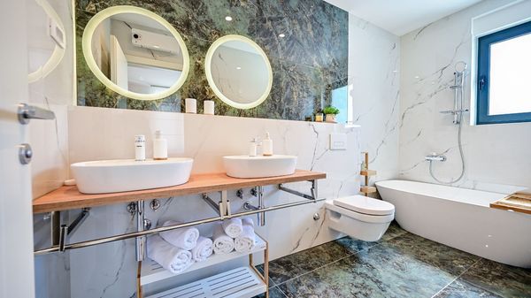 Apartman Lena 1 s pogledom na more i bazenom