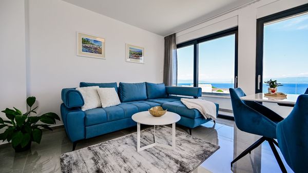 Apartman Lena 1 s pogledom na more i bazenom