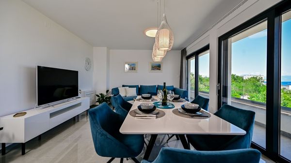 Apartman Lena 1 s pogledom na more i bazenom