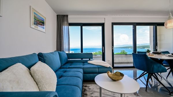 Apartman Lena 1 s pogledom na more i bazenom