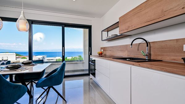 Apartman Lena 1 s pogledom na more i bazenom