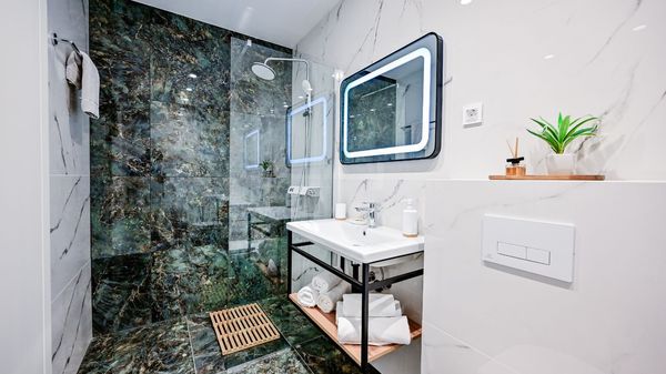 Apartman Lena 1 s pogledom na more i bazenom