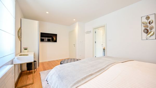 Apartman Lena 1 s pogledom na more i bazenom