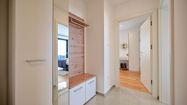 Apartman Lena 1 s pogledom na more i bazenom