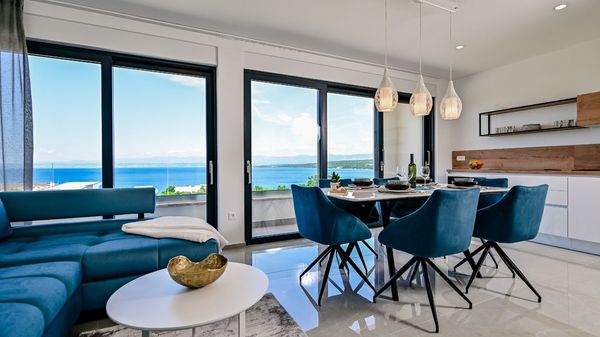 Apartman Lena 1 s pogledom na more i bazenom