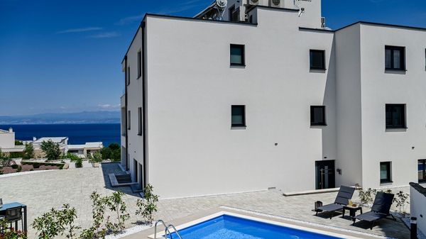 Apartman Lena 1 s pogledom na more i bazenom