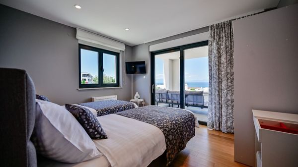 Apartman Lena 1 s pogledom na more i bazenom