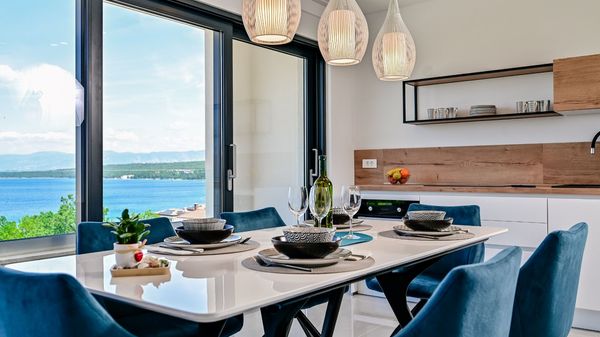 Apartman Lena 1 s pogledom na more i bazenom