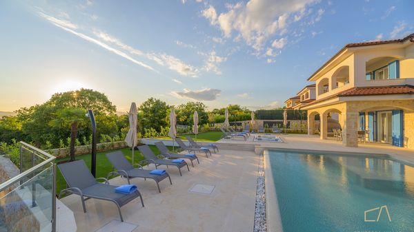 Ekskluzivan apartman Loma  1 s bazenom i vrtom na otoku Krku