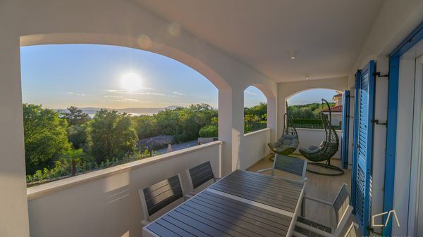 Premium apartment Loma 3 with a pool and garden on Krk