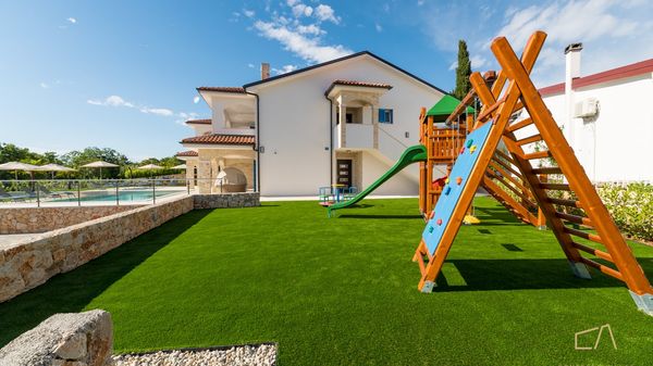 Premium apartment Loma 3 with a pool and garden on Krk