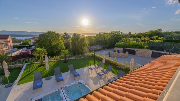 Premium apartment Loma 3 with a pool and garden on Krk