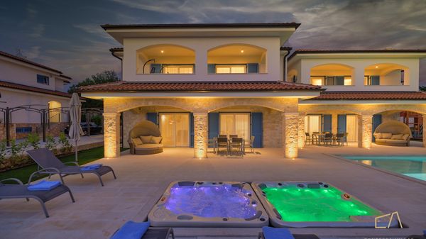 Premium apartment Loma 3 with a pool and garden on Krk