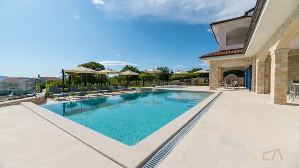 Premium apartment Loma 3 with a pool and garden on Krk