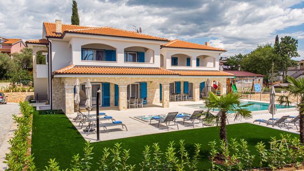 Ekskluzivan apartman Loma 2 s bazenom i vrtom na otoku Krku