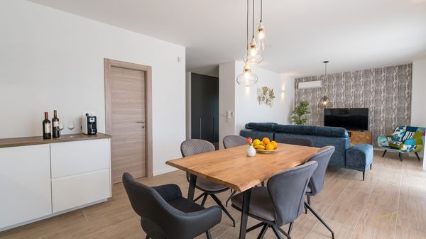 Ekskluzivan apartman Loma 2 s bazenom i vrtom na otoku Krku